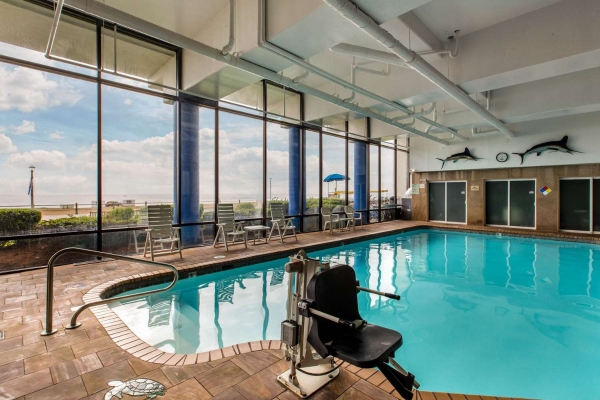 COMFORT INN AND SUITES OCEANFRONT (Virginia Beach)